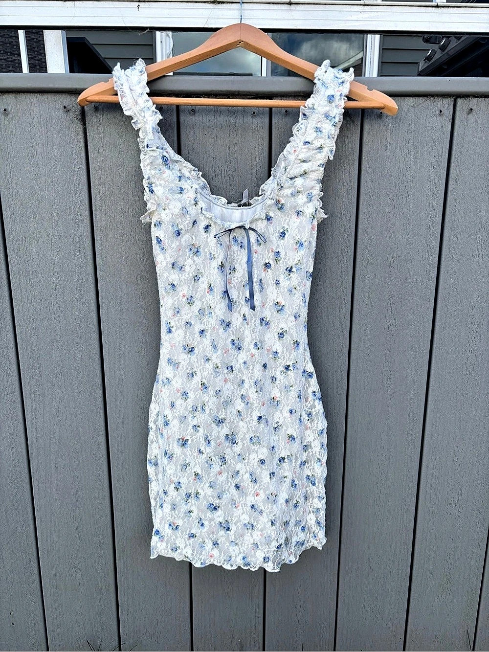 Lovely Day Floral Mini Dress in White & Blue Size Small